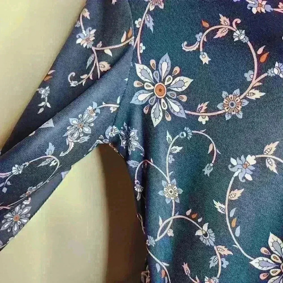 Valolia womens floral button up long sleeve blouse size medium - Picture 5 of 8